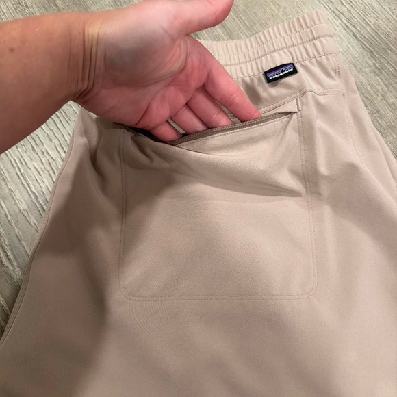 PATAGONIA High Rise Fleetwith Shorts in Color Stingray Mauve Size Large - Picture 8 of 11